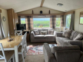 Delightful 3 Bedroom Caravan with Decking Heacham
